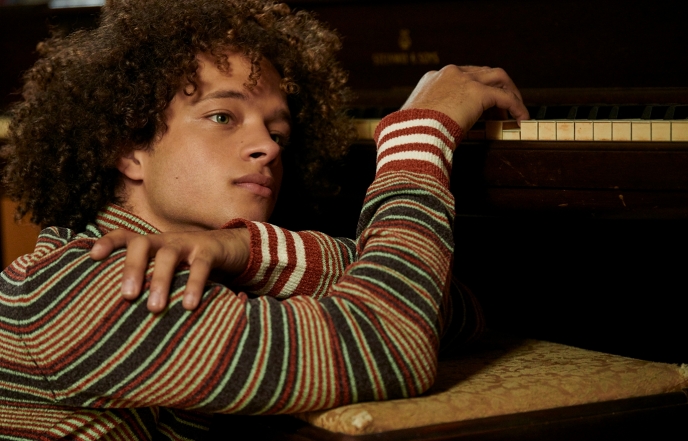 Damon Large Thumbnail